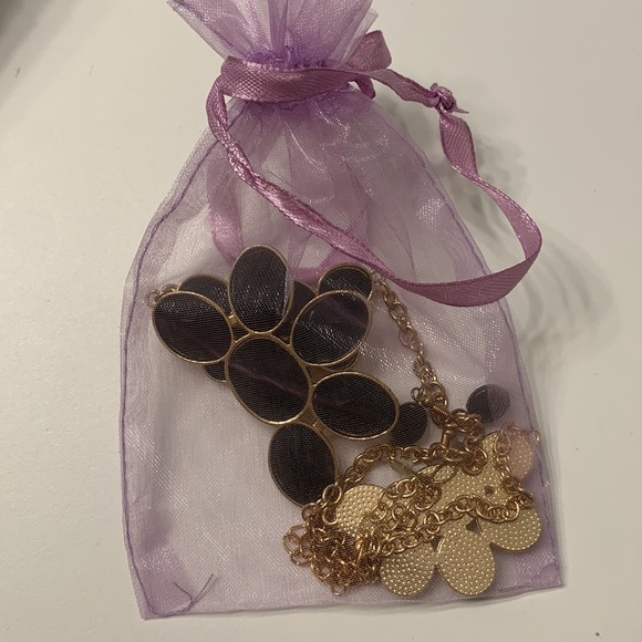 NWOT Black & Gold “Flair Affair” Necklace - Picture 9 of 9